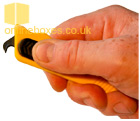Retractable curved knife blade